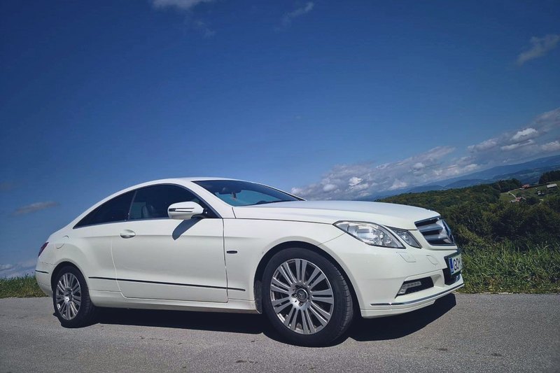 Mercedes-Benz E-Class kupe, bel