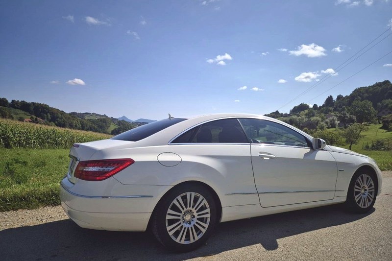 Mercedes E-Class купе TourSlo сзади