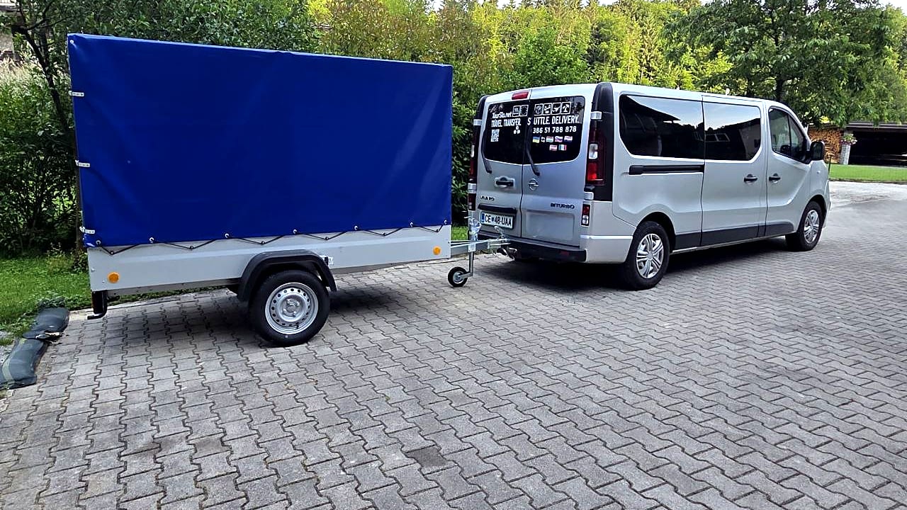 Opel Vivaro TourSlo с прицепом под тентом