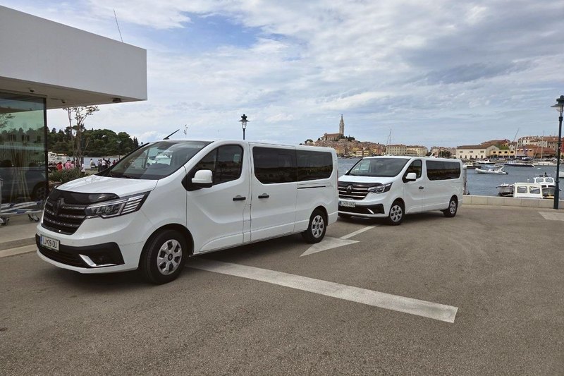 Новые Renault Trafic TourSlo в порту Ровиня