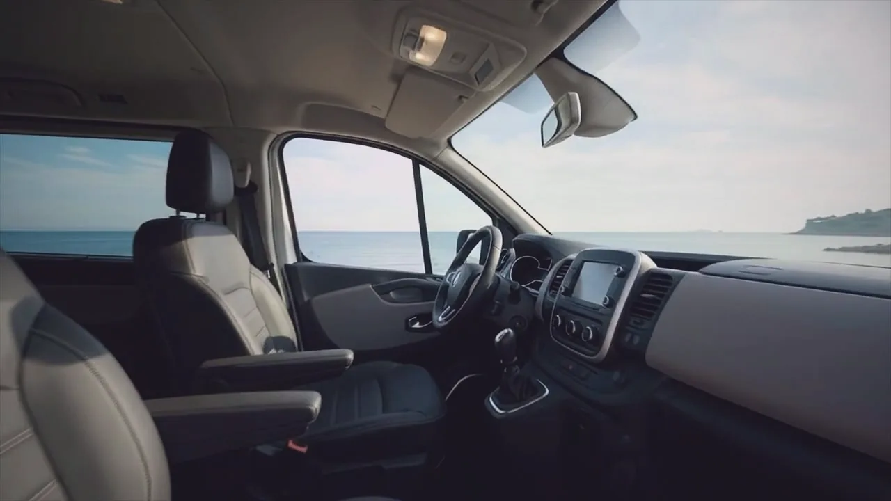 Sprednji sedeži Renault Trafic — slika ustvarjena z UI