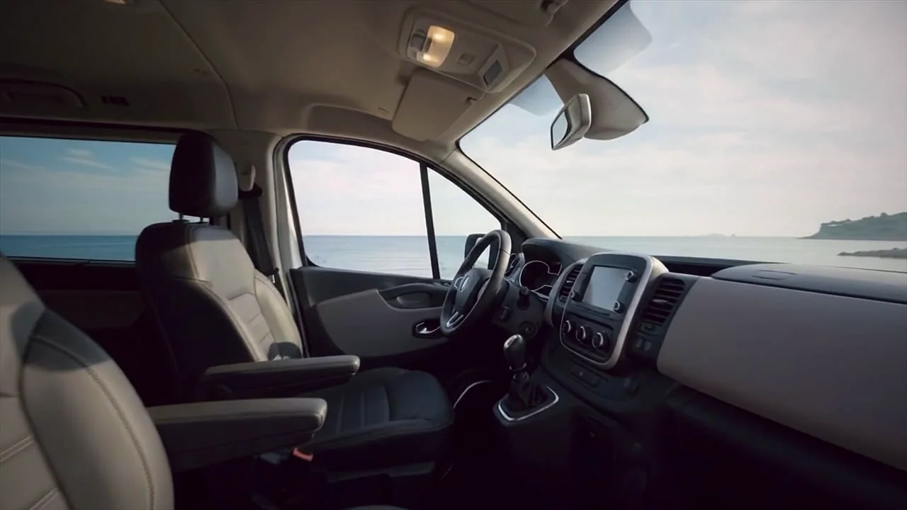 Передние сиденья Renault Trafic — изображение создано ИИ