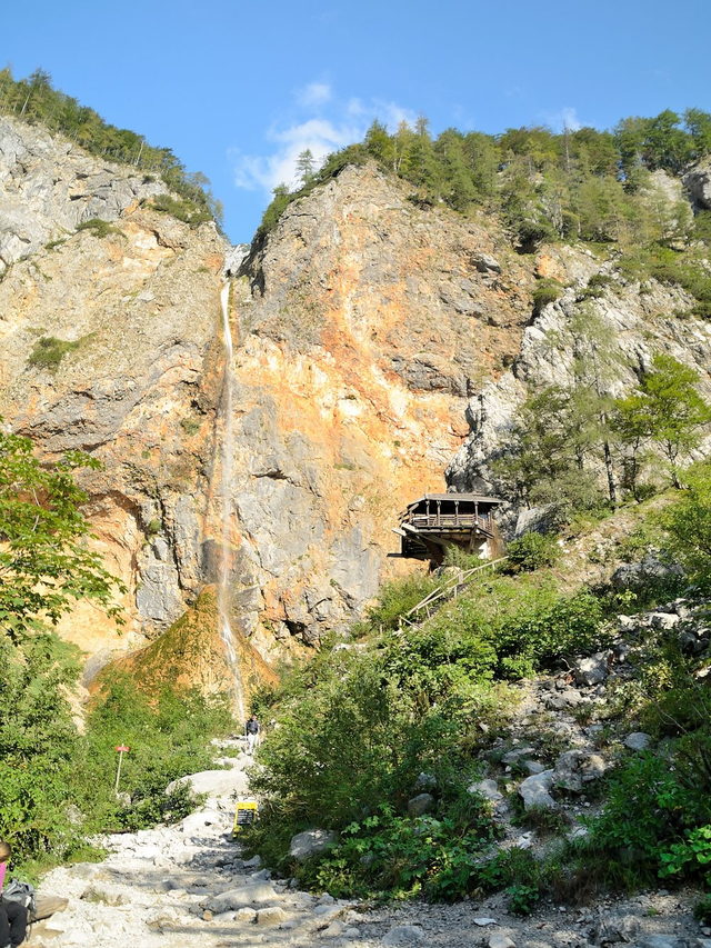 Водопад Ринка в скальном цирке Логарской долины